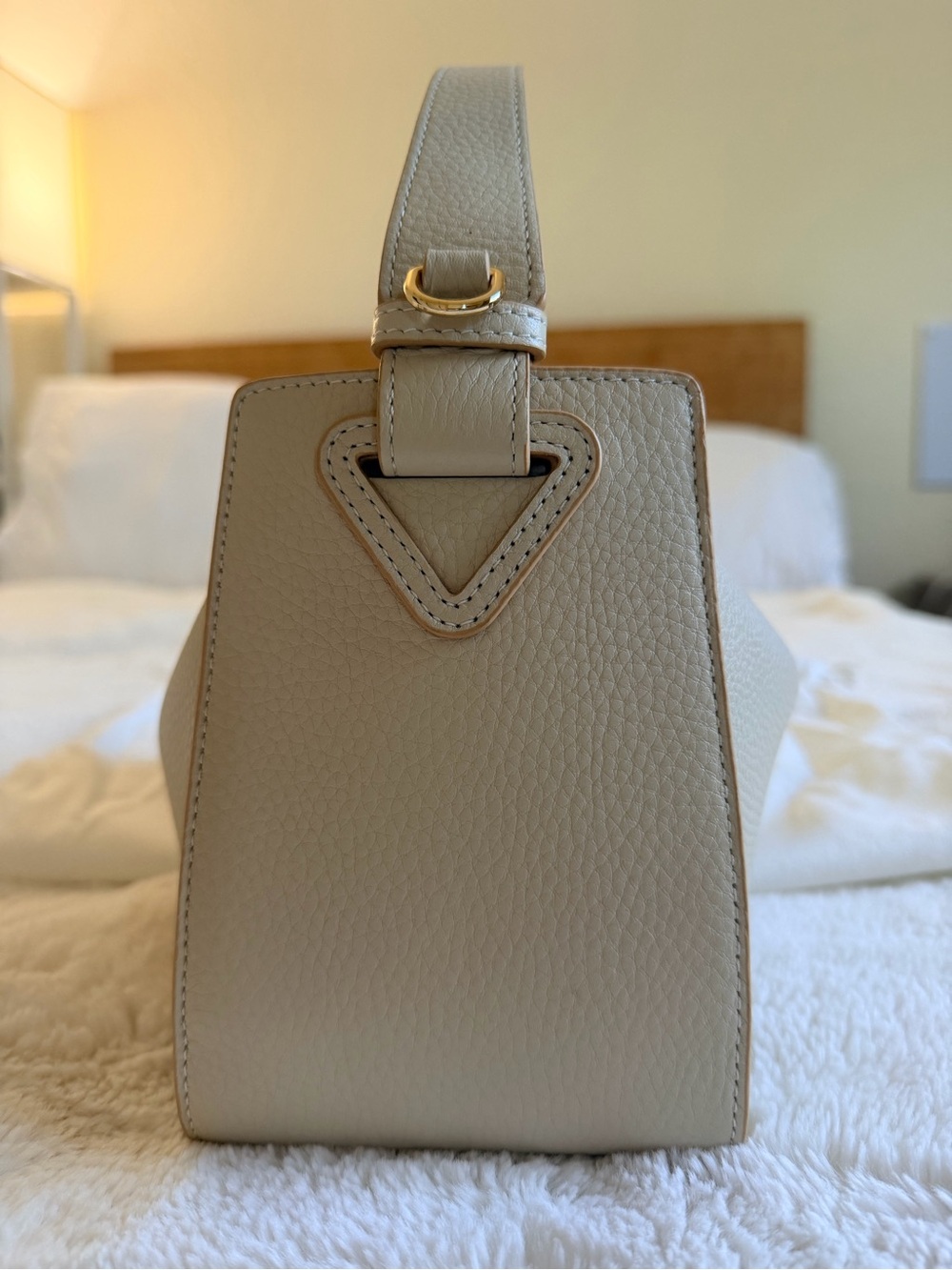 The Horse Clementine bag, Oat with gold hardware, Pebbled Leather Bag - Picture 2 of 9